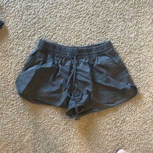 size small hollister cloth shorts